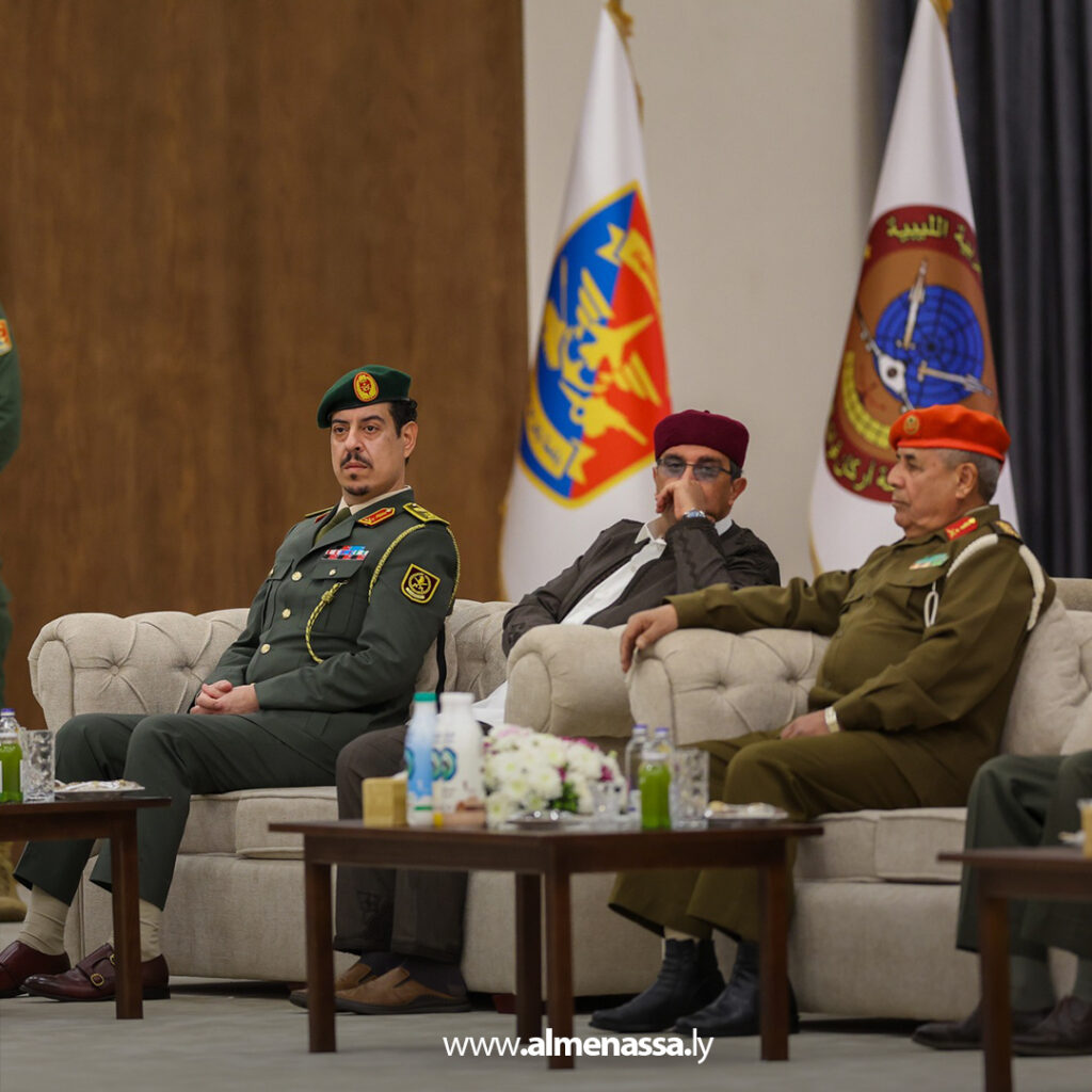 Extra .jpg111111111111111 القائد العام يستقبل وفود المهنئين بعيد الفطر ويؤكد جاهزية المؤسسة العسكرية لحماية الوطن