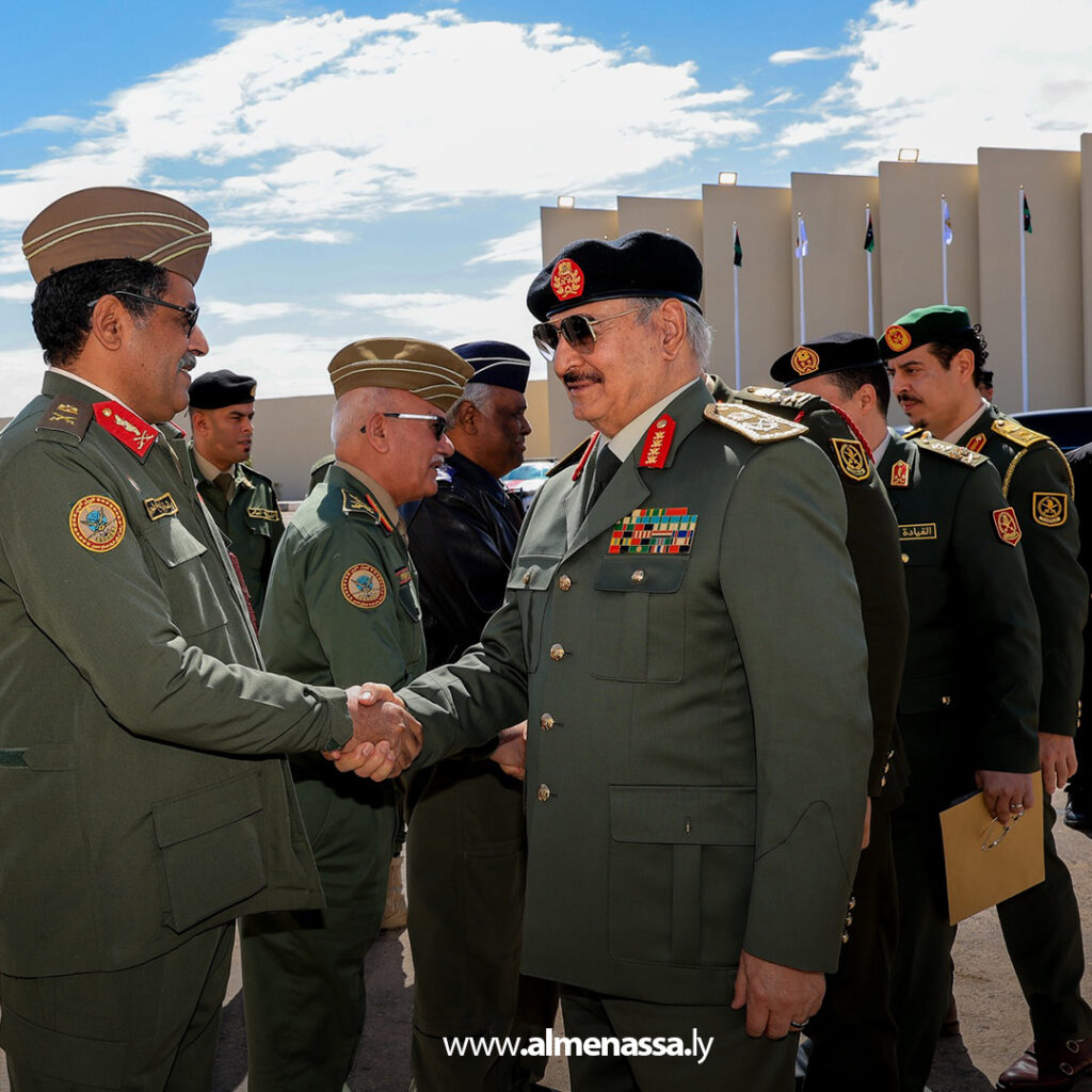 Extra .jpg111111111111111111 القائد العام يستقبل وفود المهنئين بعيد الفطر ويؤكد جاهزية المؤسسة العسكرية لحماية الوطن