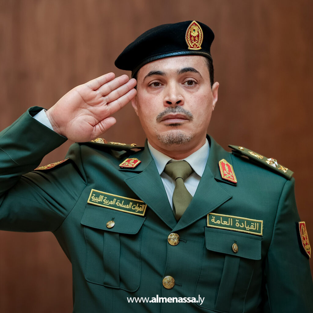 Extra .jpg111111111111111111111 القائد العام يستقبل وفود المهنئين بعيد الفطر ويؤكد جاهزية المؤسسة العسكرية لحماية الوطن