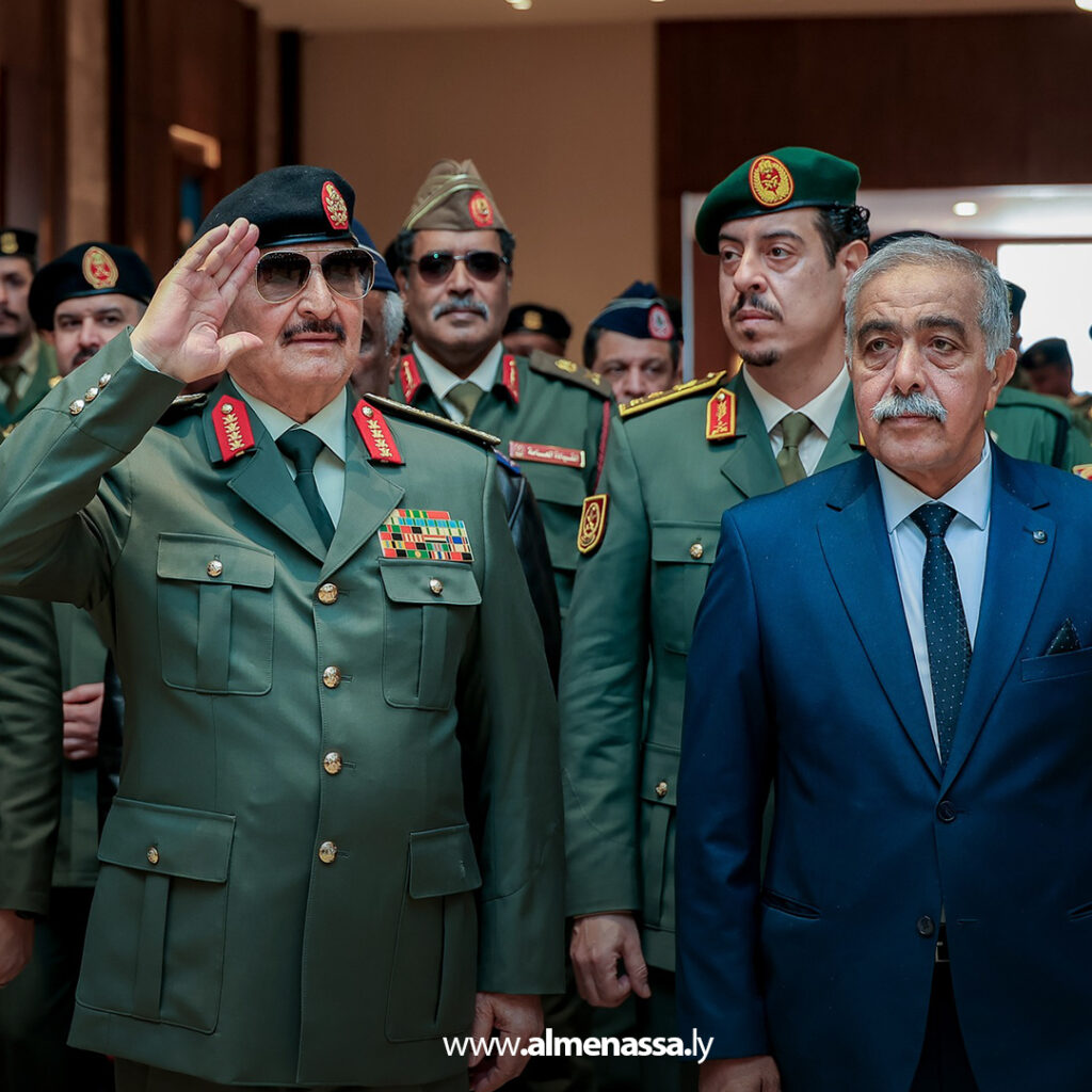 Extra .jpg1111111111111111111111111 القائد العام يستقبل وفود المهنئين بعيد الفطر ويؤكد جاهزية المؤسسة العسكرية لحماية الوطن