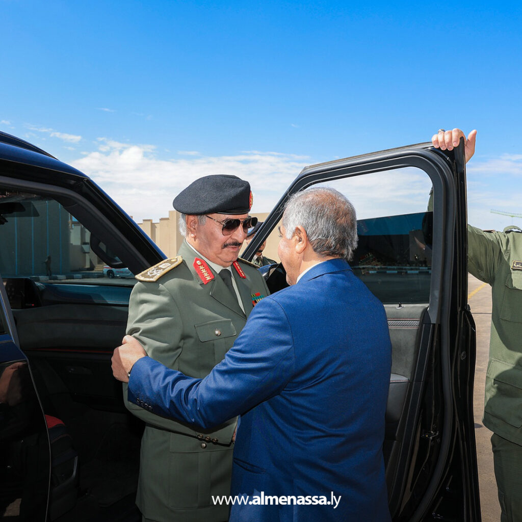 Extra .jpg11111111111111111111111111111 القائد العام يستقبل وفود المهنئين بعيد الفطر ويؤكد جاهزية المؤسسة العسكرية لحماية الوطن