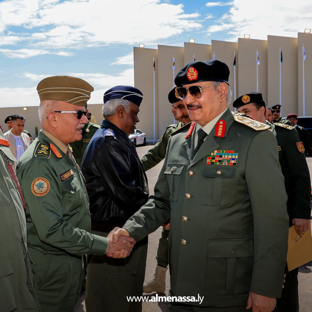 Extra .jpg1111111111111111111111111111111 القائد العام يستقبل وفود المهنئين بعيد الفطر ويؤكد جاهزية المؤسسة العسكرية لحماية الوطن