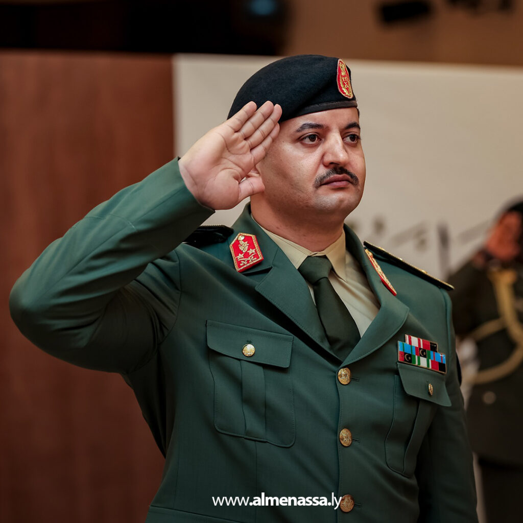 Extra .jpg111111111111111111111111111111111111 القائد العام يستقبل وفود المهنئين بعيد الفطر ويؤكد جاهزية المؤسسة العسكرية لحماية الوطن