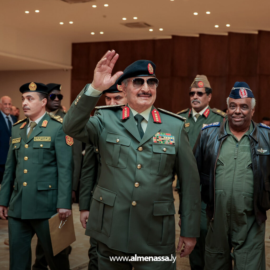 Extra .jpg11111111111111111111111111111111111111 القائد العام يستقبل وفود المهنئين بعيد الفطر ويؤكد جاهزية المؤسسة العسكرية لحماية الوطن