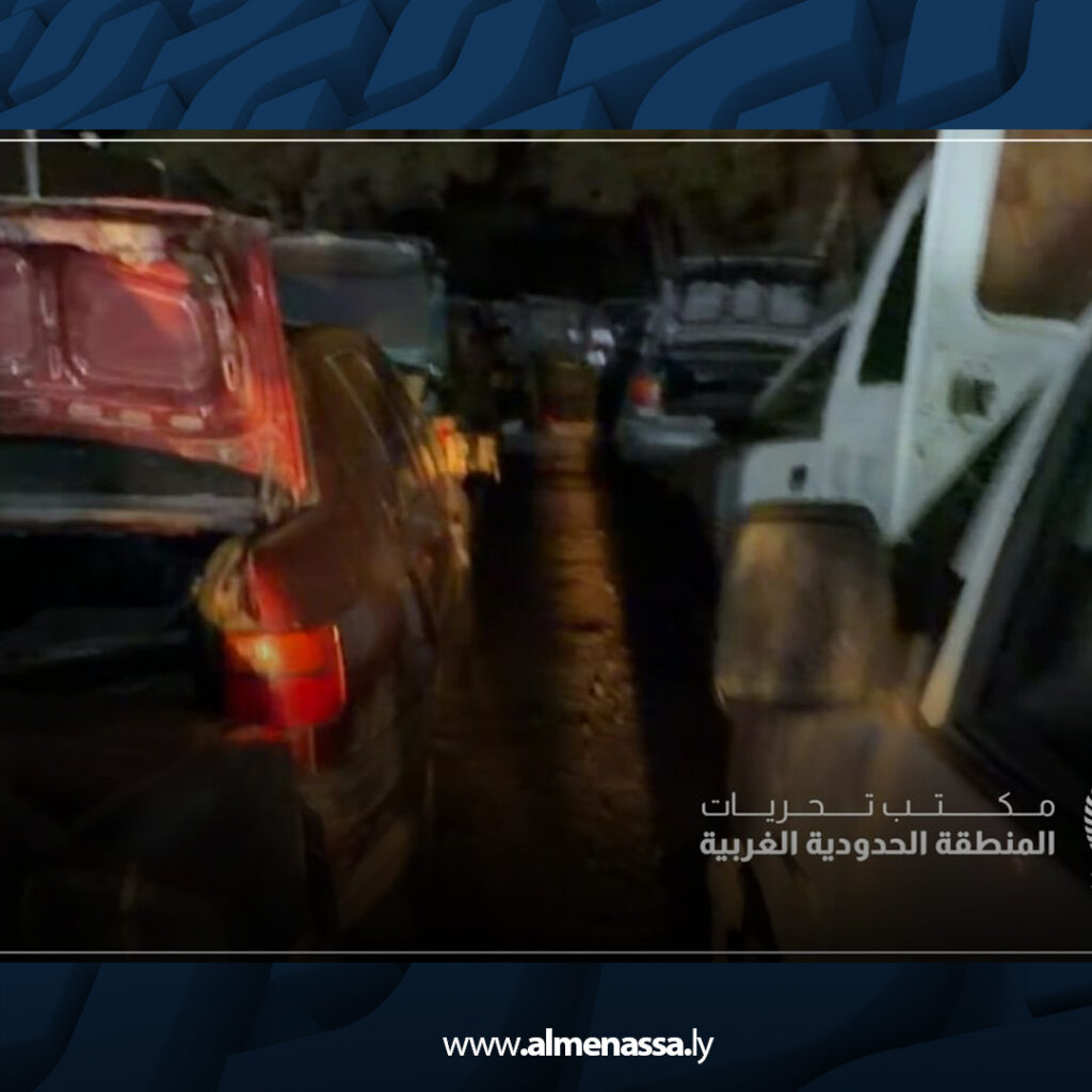 Extra .jpg7 ضبط 12 مركبة أجنبية محمّلة ببضائع معدّة للتهريب في معبر رأس جدير وإحالة المتورطين للتحقيق