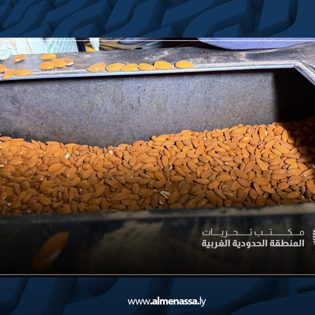 Extra .jpg8 ضبط 12 مركبة أجنبية محمّلة ببضائع معدّة للتهريب في معبر رأس جدير وإحالة المتورطين للتحقيق