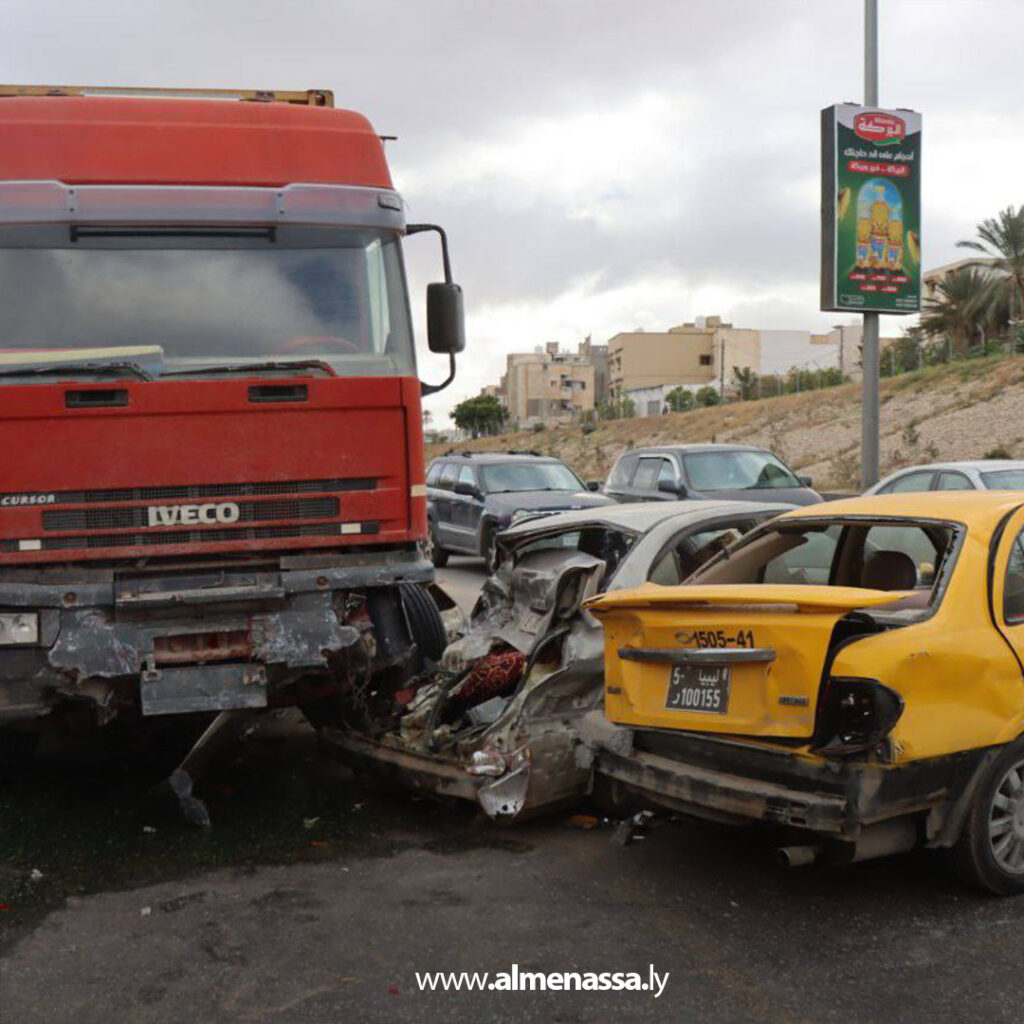 Extra .jpgرء إصابة شخصين في حادث مروري بين 11 مركبة أسفل جسر 20 رمضان بالطريق السريع