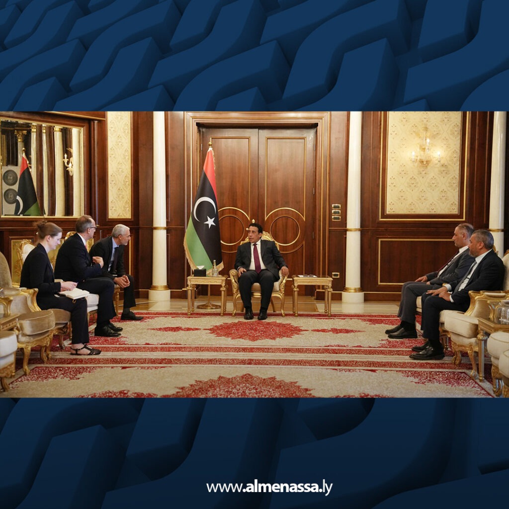 002 1 المنفي يبحث مع السفير البريطاني المسار السياسي وتوحيد المؤسسة العسكرية