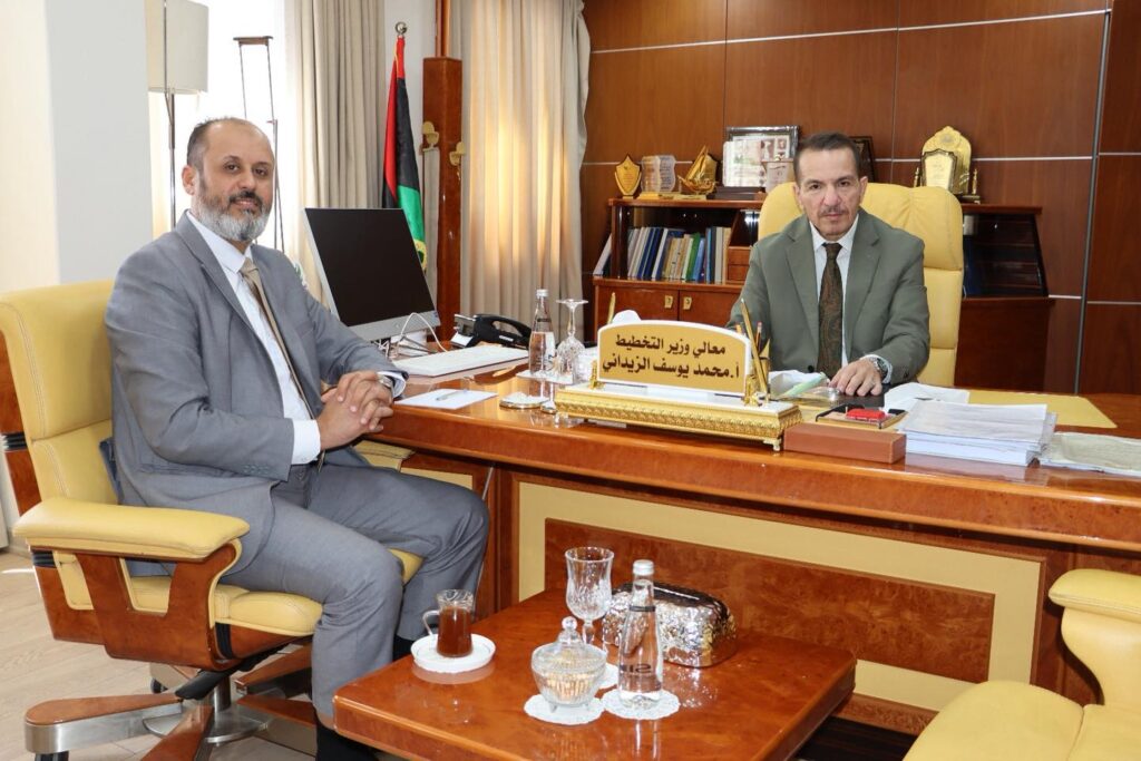 1 16 التخطيط والإسكان يناقشان أولويات القطاع ضمن ميزانية التنمية وتركيز على مشاريع البنية التحتية