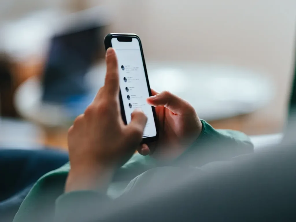 3c1863cd 2736 4eff b00b 2c146376a6e6 حبس ثلاثة متهمين في أجدابيا بتهم استدراج أطفال عبر الإنترنت واستغلالهم بجرائم تمس النظام العام