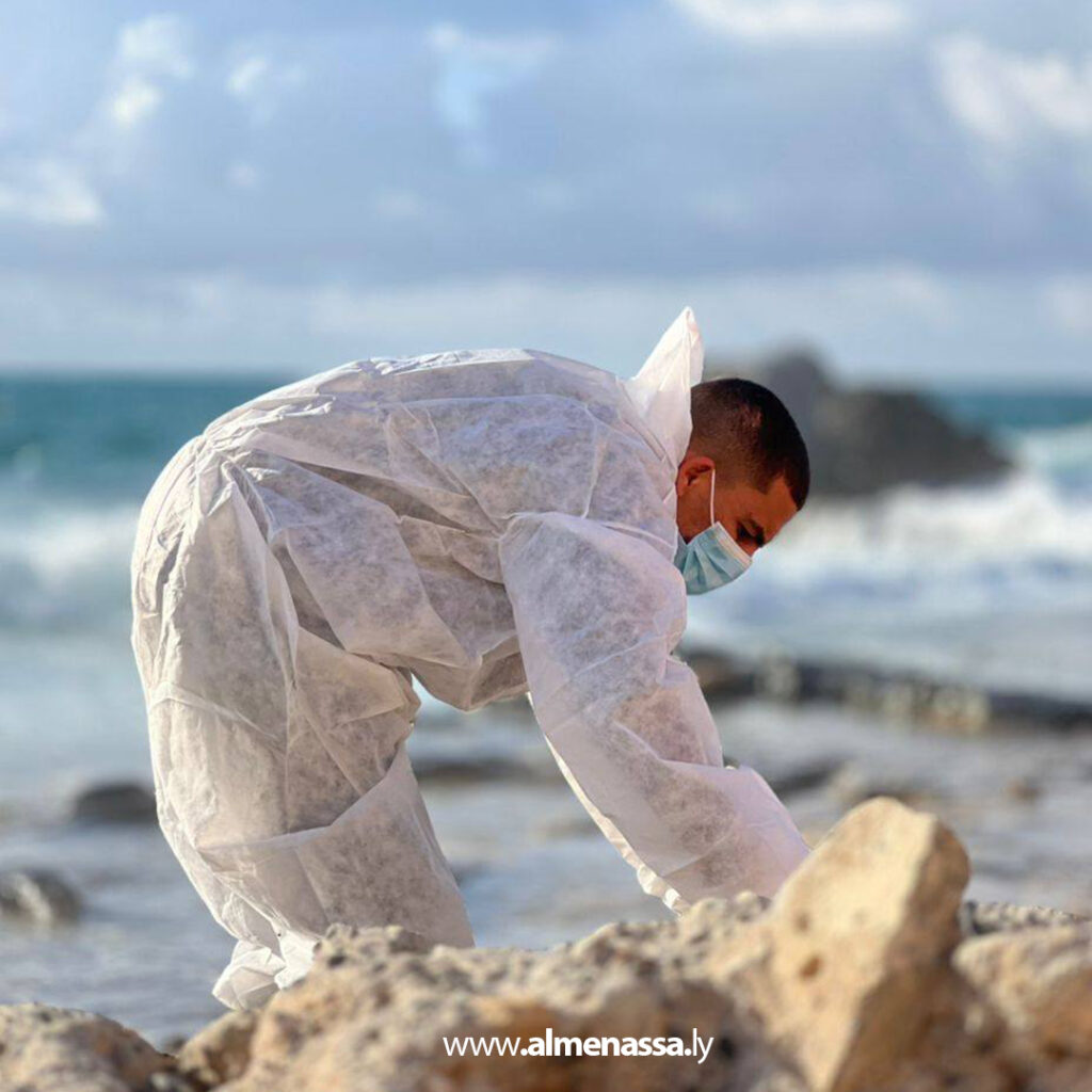 Extra 2.jpg1 2 الهلال الأحمر ينتشل جثة مجهولة على شاطئ جنزور