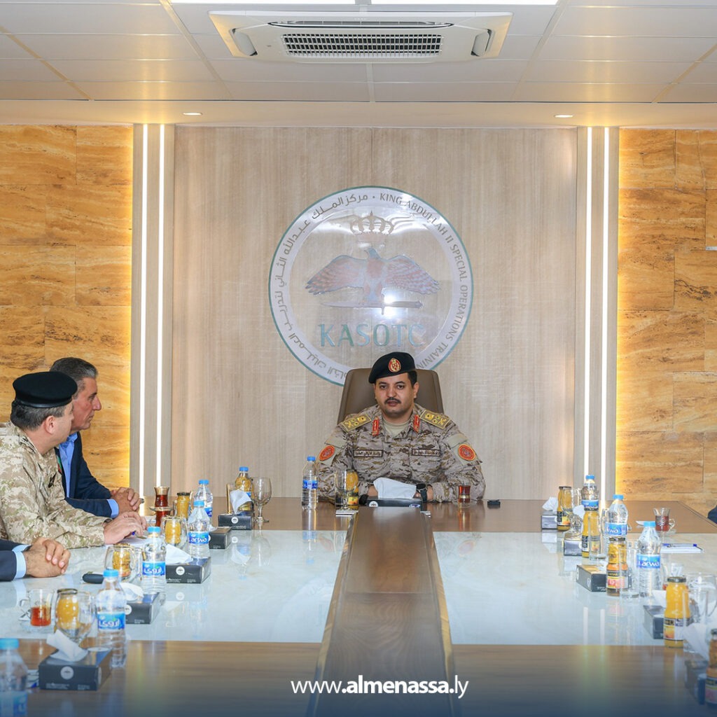 Extra 20.jpg4 20 رئيس الأركان العامة يبحث التعاون العسكري خلال زيارته مركز الملك عبدالله الثاني للعمليات الخاصة