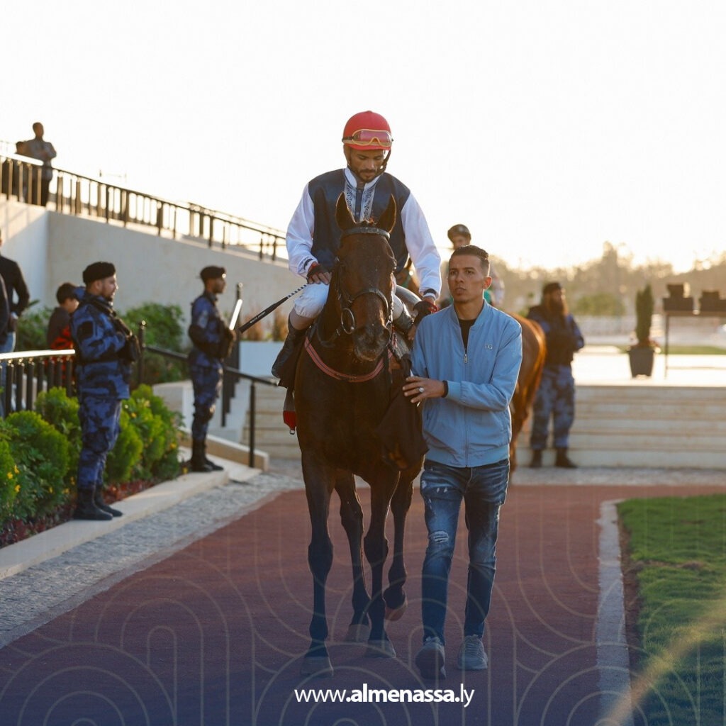 Extra 46 الجواد “BOTHAR” لإسطبلات أكارم يحرز المركز الثاني في سباقات نادي الوطن التمهيدية