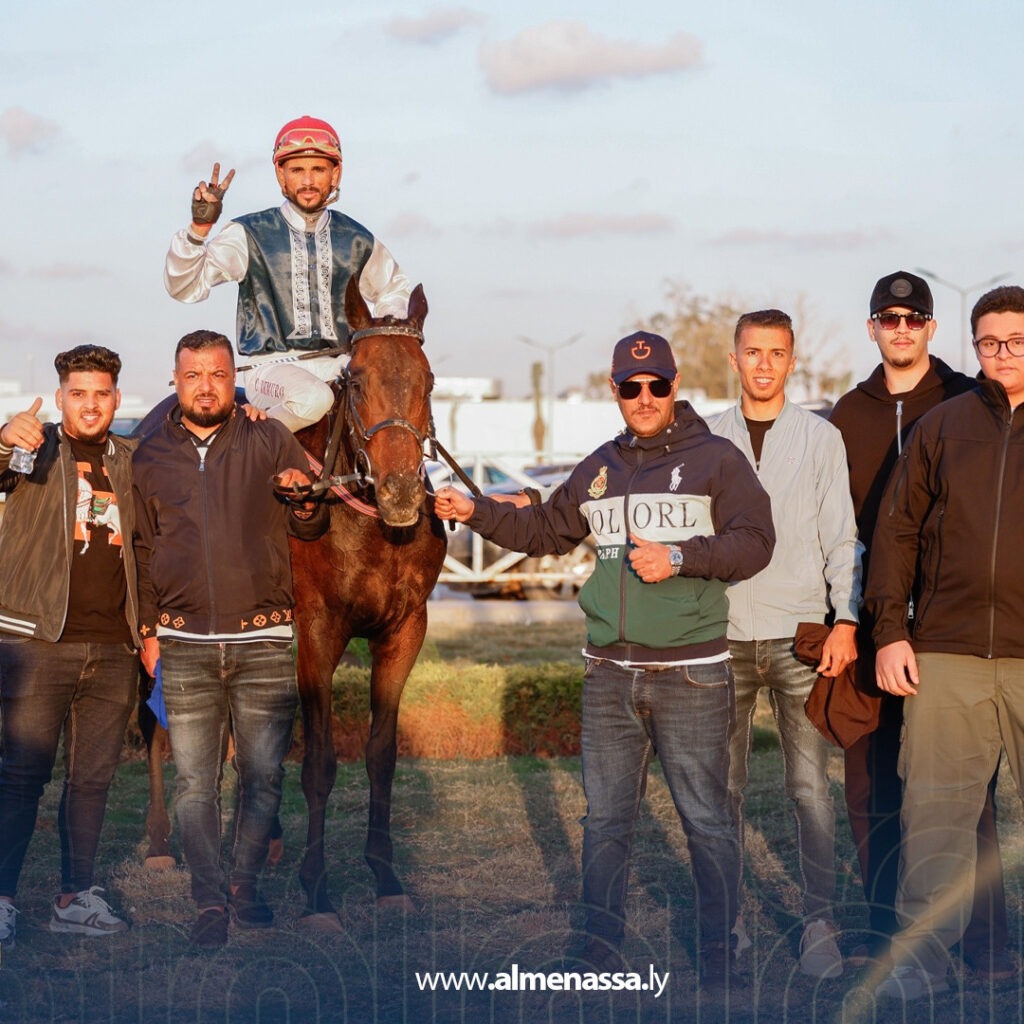 Extra02 8 الجواد “BOTHAR” لإسطبلات أكارم يحرز المركز الثاني في سباقات نادي الوطن التمهيدية