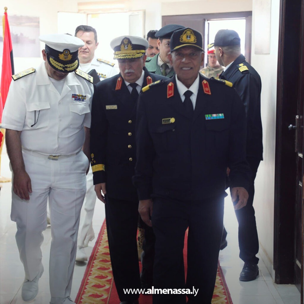 Extra 105.jpg2 105 رئيس أركان القوات البحرية يستقبل وفد حرس السواحل اليوناني في بنغازي