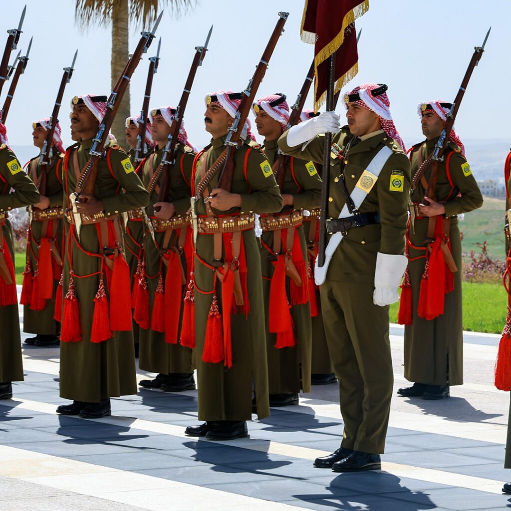 Extra 116.jpg11 116 رئيس الأركان العامة يصل عمان ويوقع اتفاقية تعاون عسكري مع الأردن