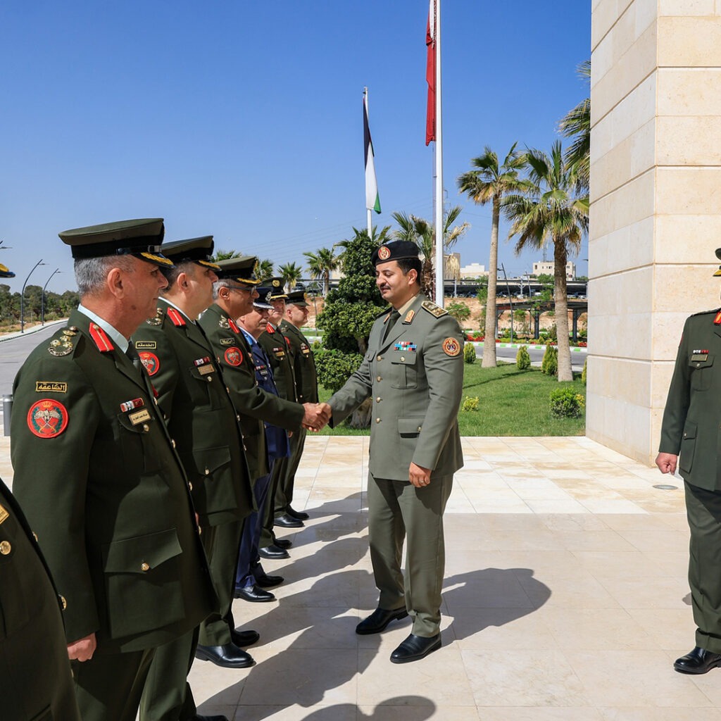 Extra 12.jpg13 12 رئيس الأركان العامة يصل عمان ويوقع اتفاقية تعاون عسكري مع الأردن