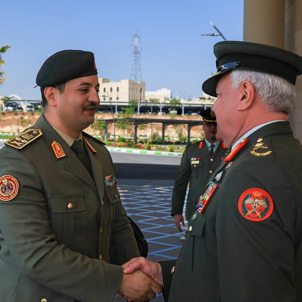 Extra 138.jpg2 138 رئيس الأركان العامة يصل عمان ويوقع اتفاقية تعاون عسكري مع الأردن