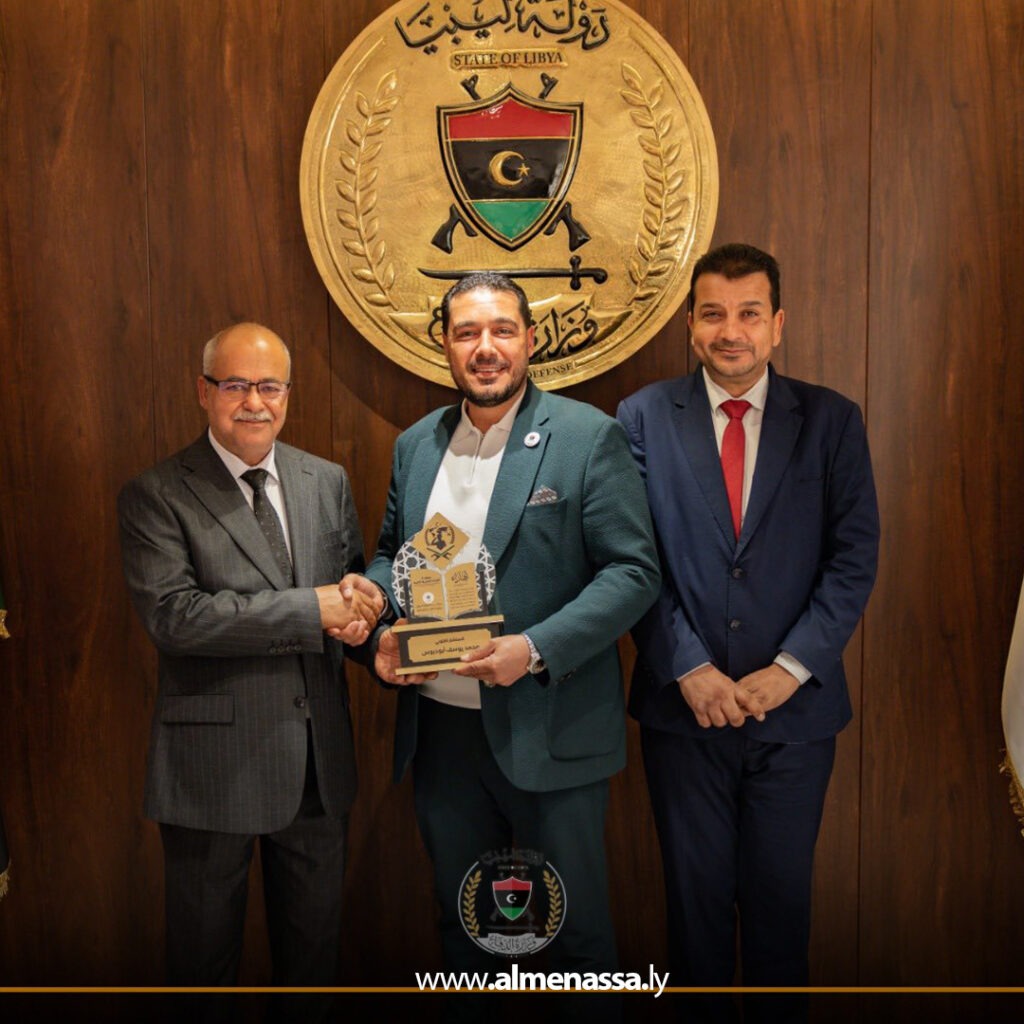 وزارة الدفاع تكرّم لجنة مسابقة “البنيان الدولية الثانية” لحفظ القرآن الكريم للعسكريين 6 Extra 14.jpg5 14