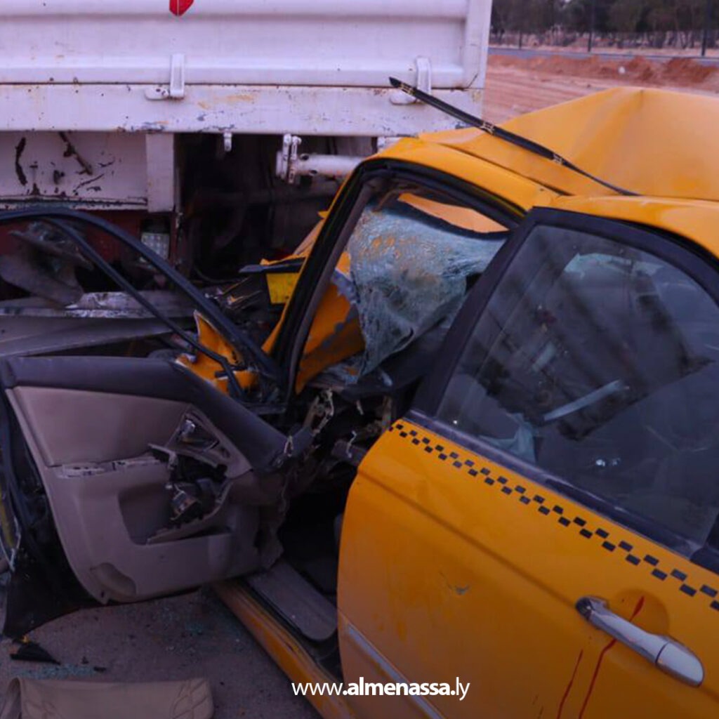 Extra 141.jpg11 141 وفاة امرأة وإصابة آخر بجروح بليغة في حادث مروري بطريق المطار