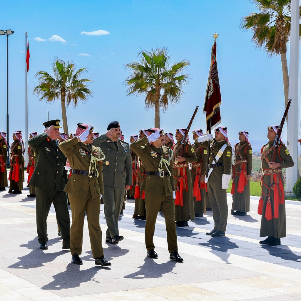 Extra 15.jpg12 15 رئيس الأركان العامة يصل عمان ويوقع اتفاقية تعاون عسكري مع الأردن