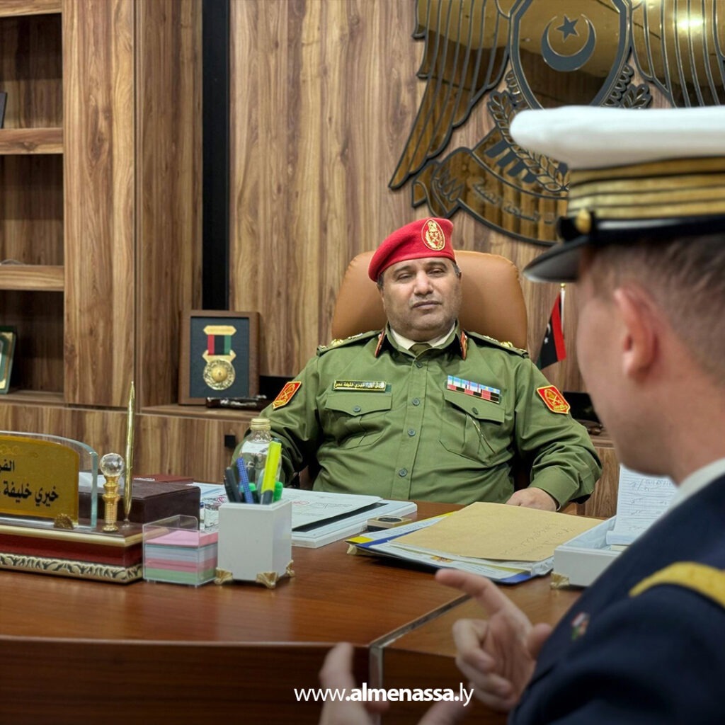 Extra 166.jpg1 166 الأمين العام للقيادة العامة يبحث سبل التعاون مع نائب الملحق العسكري الفرنسي