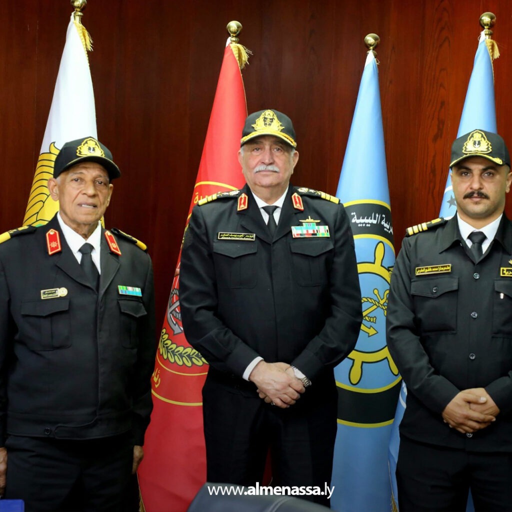 Extra 17.jpg10 17 رئيس أركان القوات البحرية يستقبل وفد حرس السواحل اليوناني في بنغازي