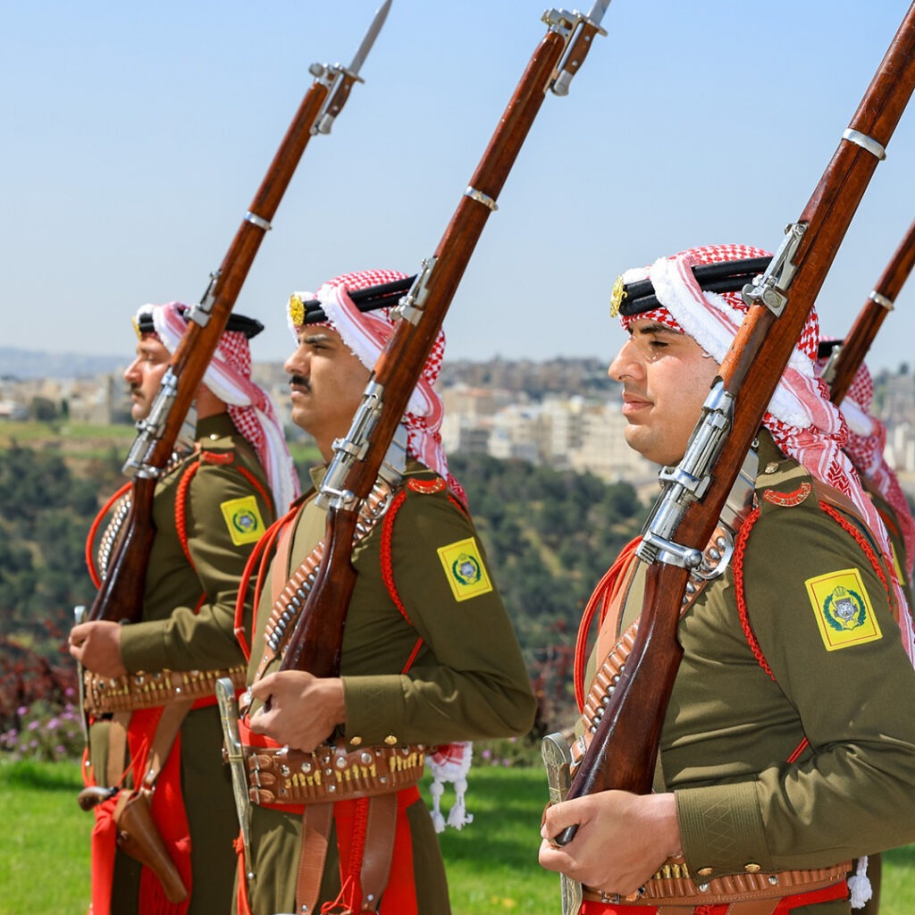 Extra 21.jpg10 21 رئيس الأركان العامة يصل عمان ويوقع اتفاقية تعاون عسكري مع الأردن