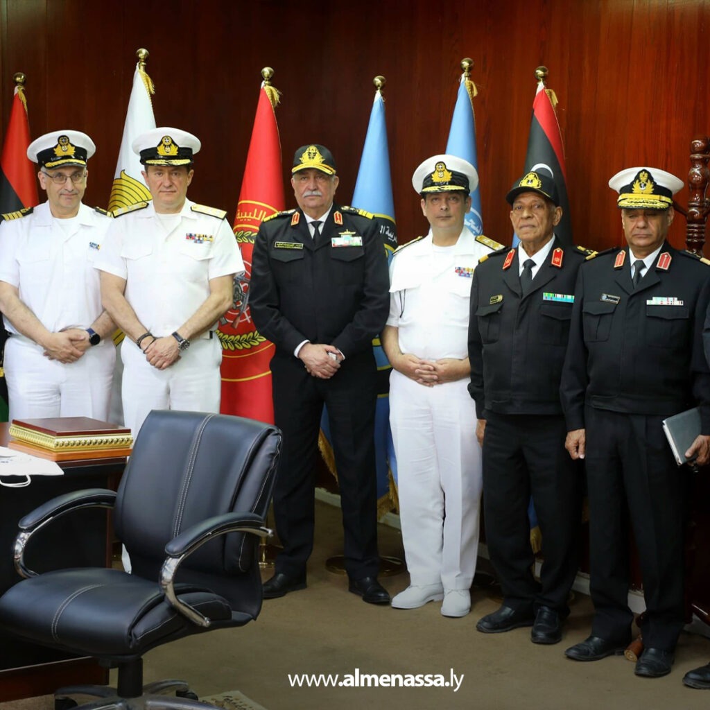 Extra 219 رئيس أركان القوات البحرية يستقبل وفد حرس السواحل اليوناني في بنغازي