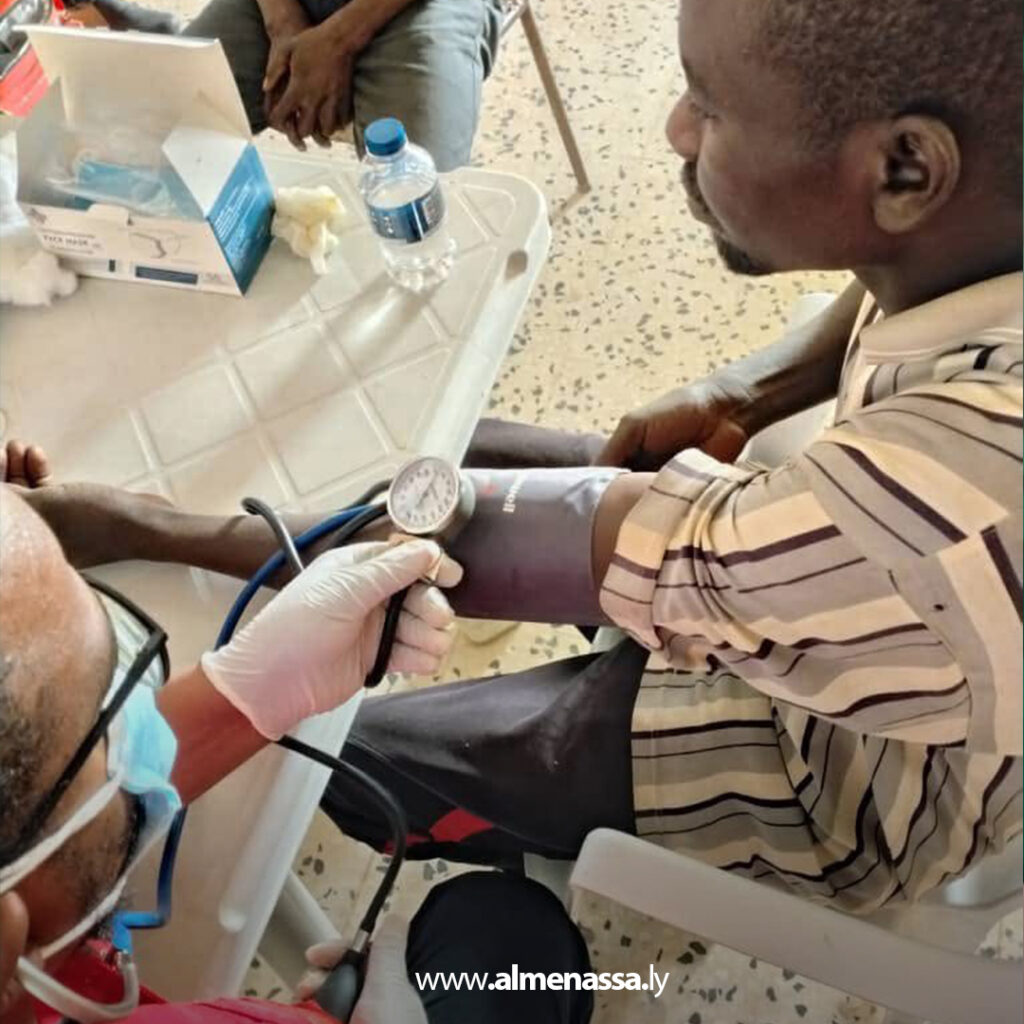 Extra 233.jpg1 233 الهلال الأحمر: إجراء فحوصات طبية لـ 25 مهاجرًا في غات