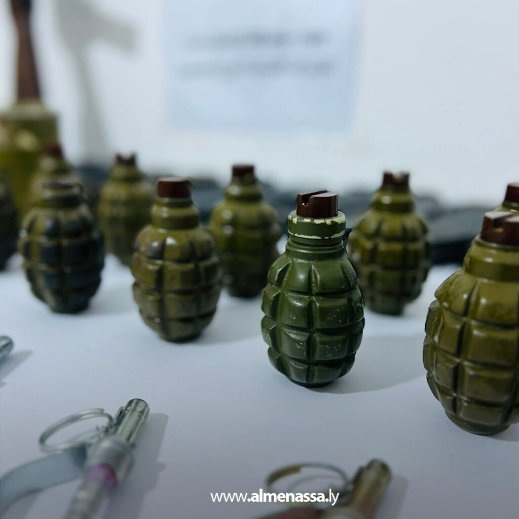 Extra 246 ضبط تشكيل عصابي بحوزته مخدرات وأسلحة وقنابل في أجدابيا