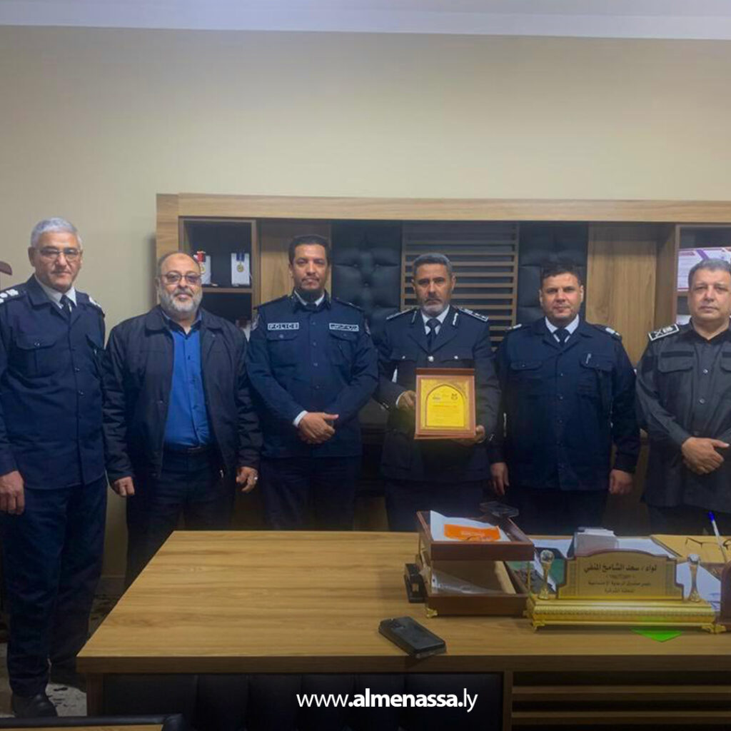 Extra 260.jpg1 260 تكريم العقيد إبراهيم الدرسي لنيله الماجستير في القانون الجنائي ببنغازي