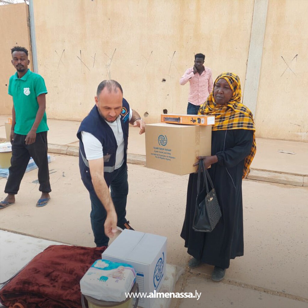 Extra 266 الهيئة الليبية للإغاثة توزع مساعدات غذائية وإيوائية على 180 أسرة من اللاجئين السودانيين في سبها