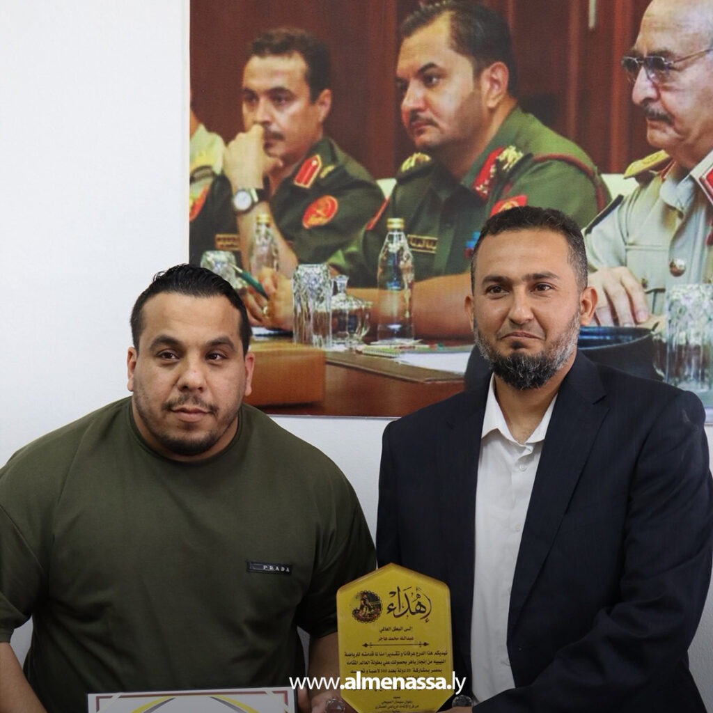 Extra 267.jpg1 267 الإتحاد العسكري أجدابيا يكرم البطل الليبي عبد الله هاجر بعد تتويجه بالمركز الأول في القوة البدنية