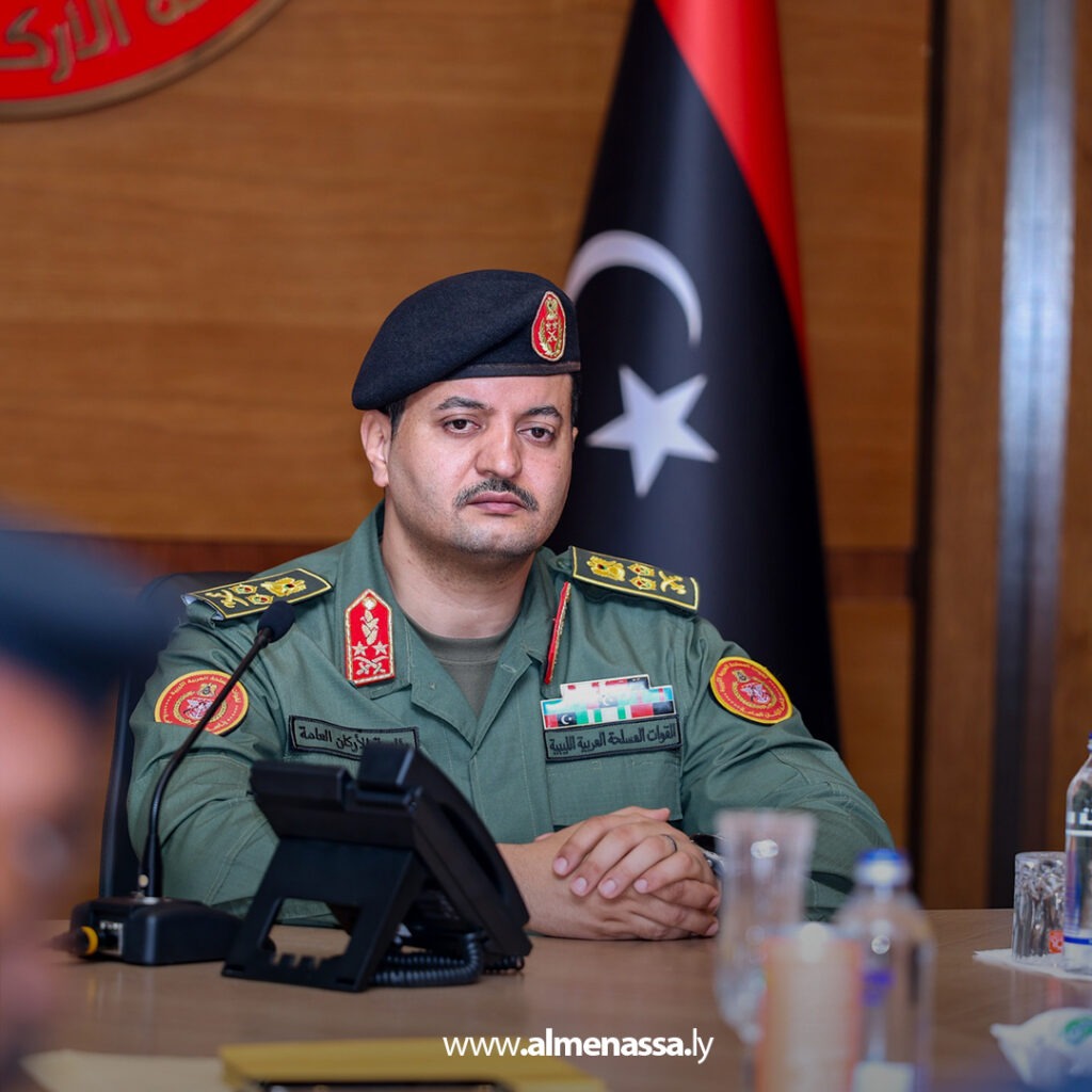 Extra 274.jpg1 274 رئيس الأركان العامة يشدد على أهمية التعاون بين القوات الأمنية والعسكرية بالجنوب