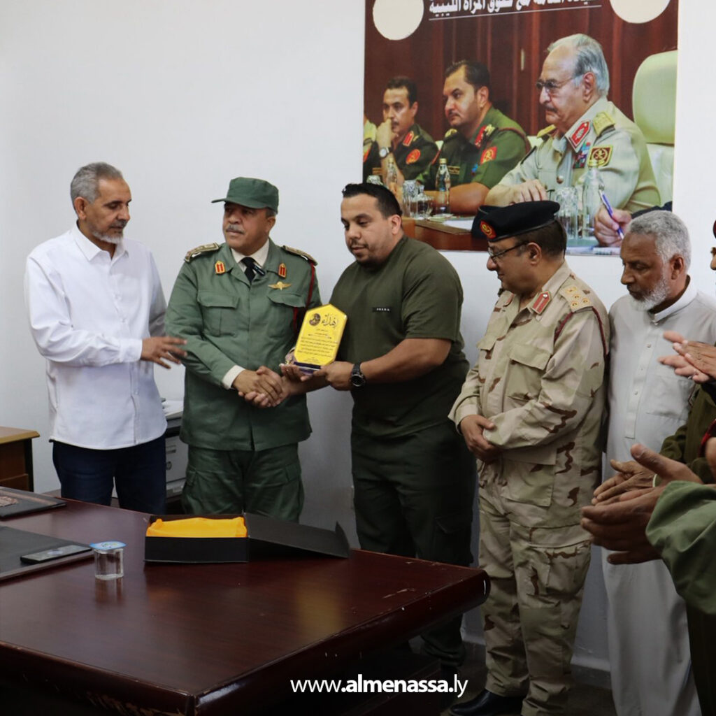 Extra 28.jpg1111 28 الإتحاد العسكري أجدابيا يكرم البطل الليبي عبد الله هاجر بعد تتويجه بالمركز الأول في القوة البدنية