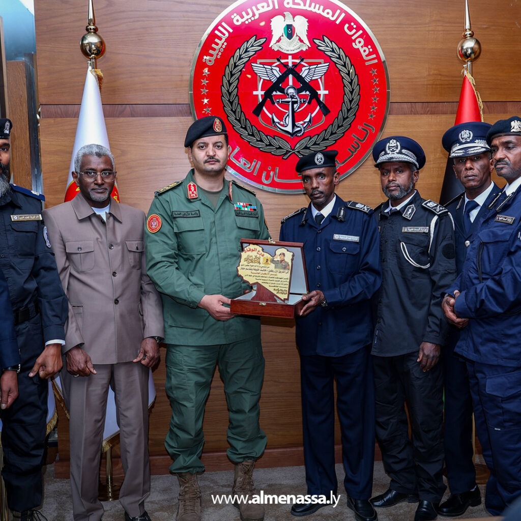 Extra 29.jpg9 29 رئيس الأركان العامة يشدد على أهمية التعاون بين القوات الأمنية والعسكرية بالجنوب