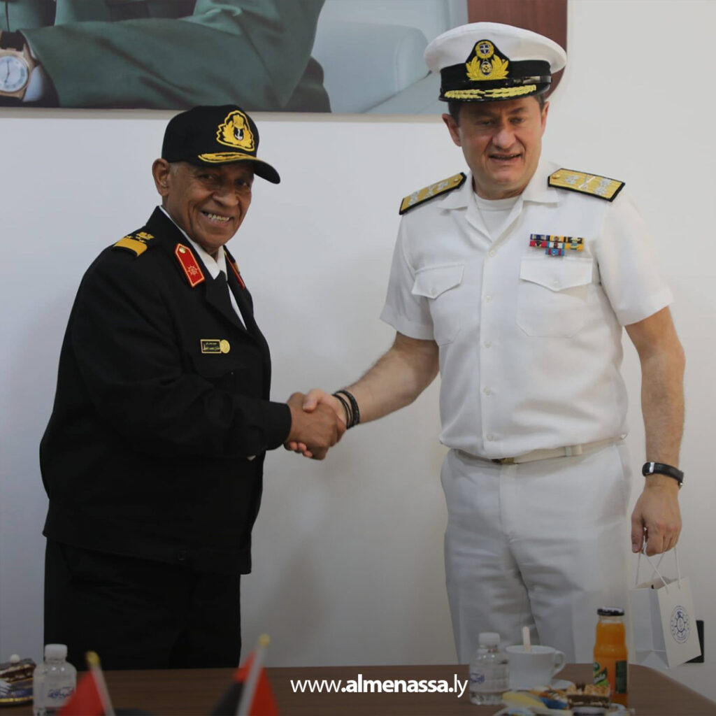 Extra 3.jpg20 3 رئيس أركان القوات البحرية يستقبل وفد حرس السواحل اليوناني في بنغازي