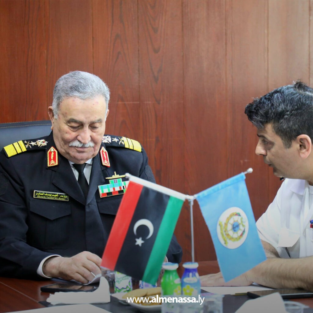 Extra 3.jpg21 3 رئيس أركان القوات البحرية يستقبل وفد حرس السواحل اليوناني في بنغازي