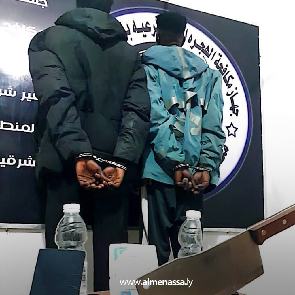 Extra 302.jpg1 302 مكافحة الهجرة غير الشرعية بشحات يضبط مخالفين داخل مزرعة