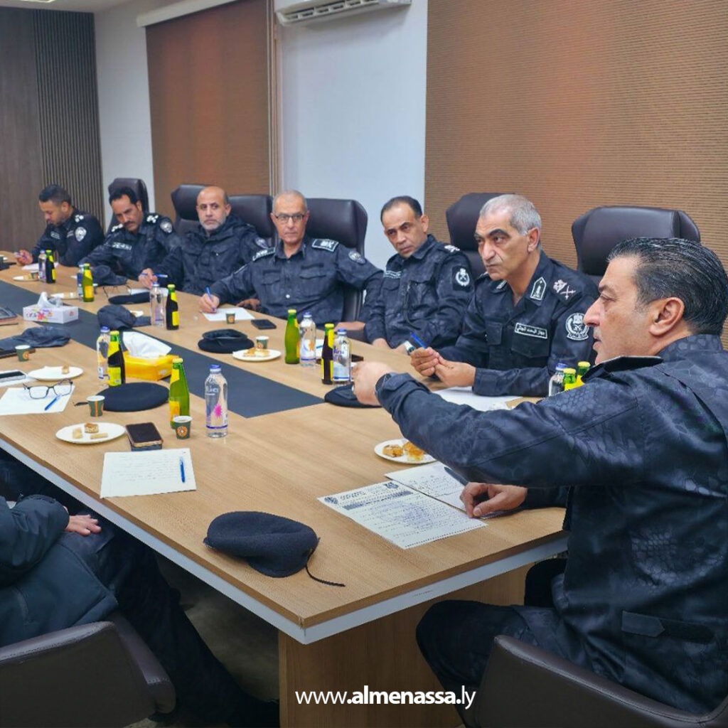 Extra 31.jpg9 31 رئيس جهاز البحث الجنائي يجتمع بمدراء الإدارات ورؤساء المكاتب لتقييم أداء الجهاز ووضع خطط المرحلة المقبلة