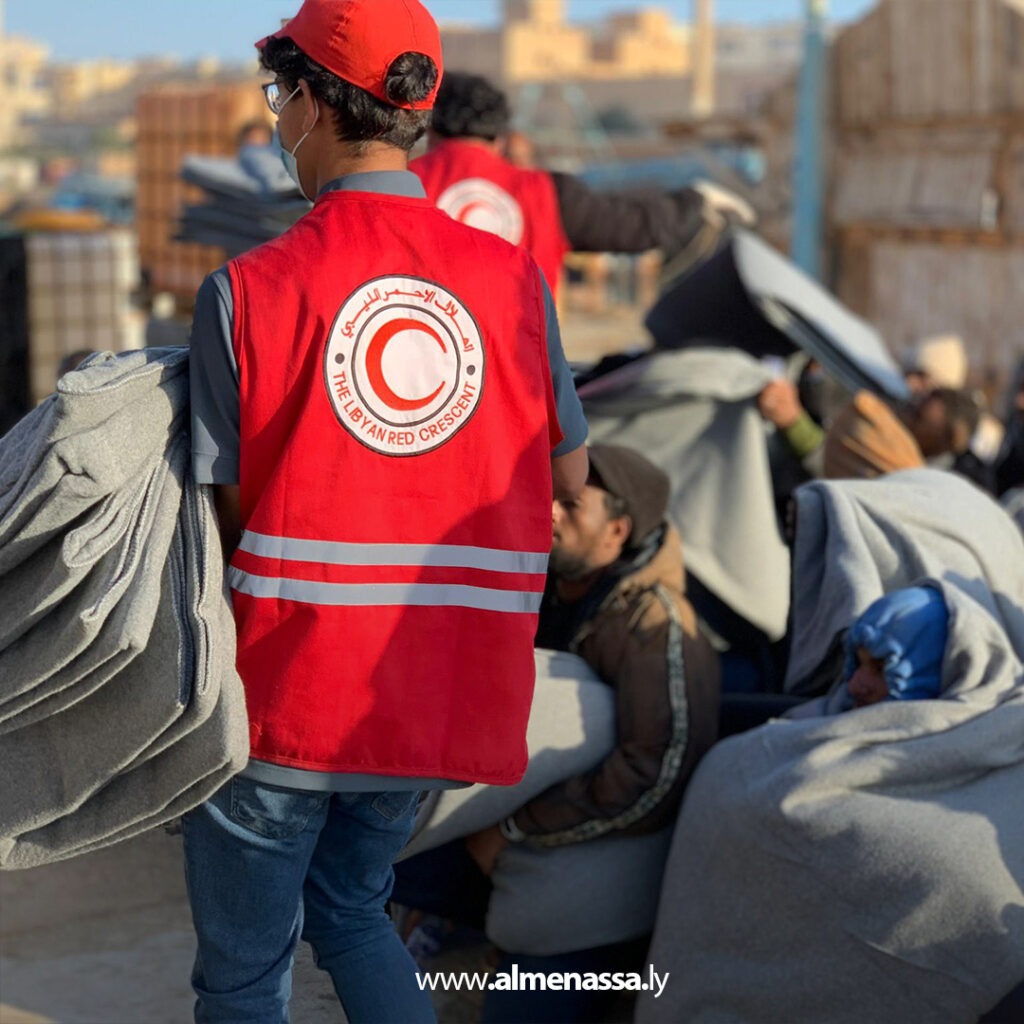 Extra 320 الهلال الأحمر ينقذ 35 مهاجرًا من عرض البحر بطبرق