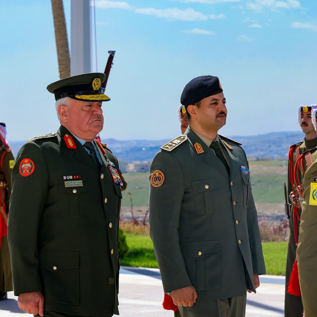 Extra 33.jpg9 33 رئيس الأركان العامة يصل عمان ويوقع اتفاقية تعاون عسكري مع الأردن