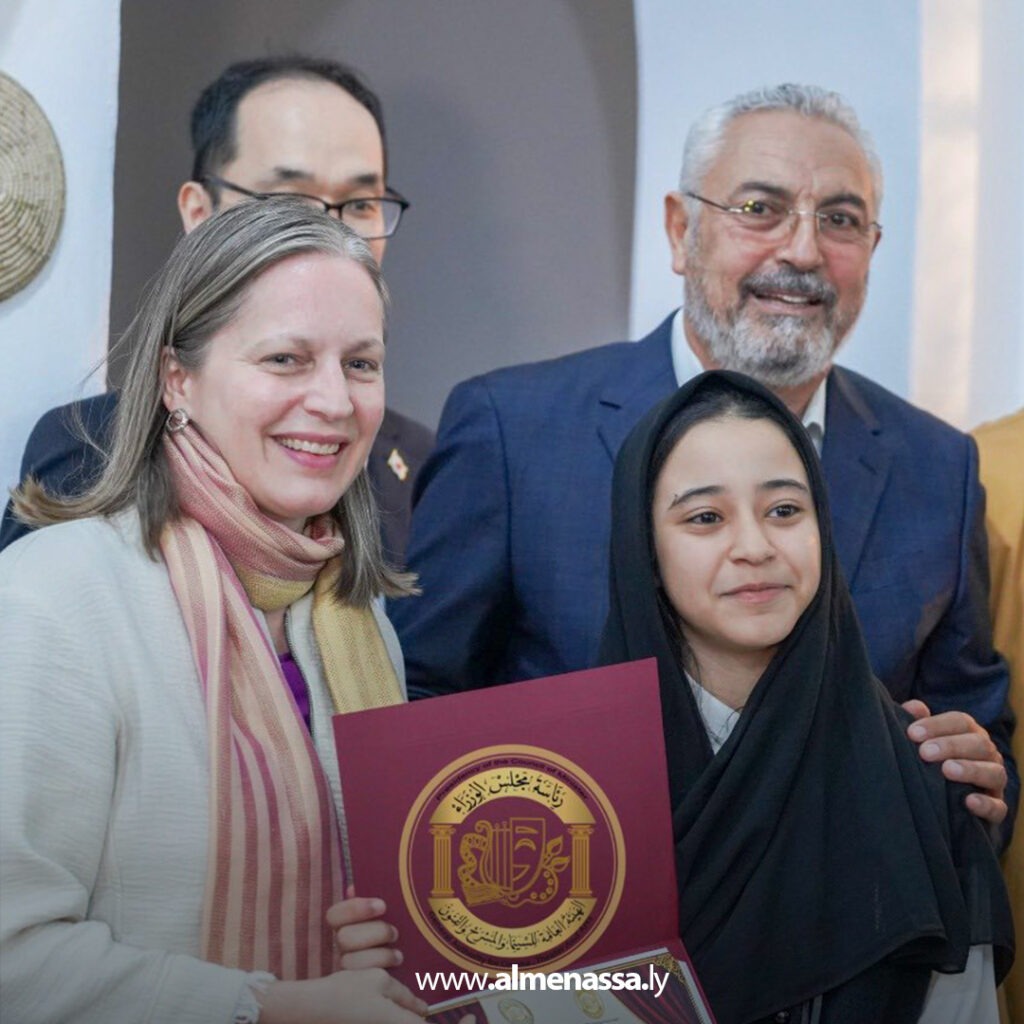 Extra 34.jpg1111 34 معرض “من الأندلس إلى طرابلس” للفنان مختار دريرة في دار حسن الفقيه يجمع الفن التشكيلي والمسرح