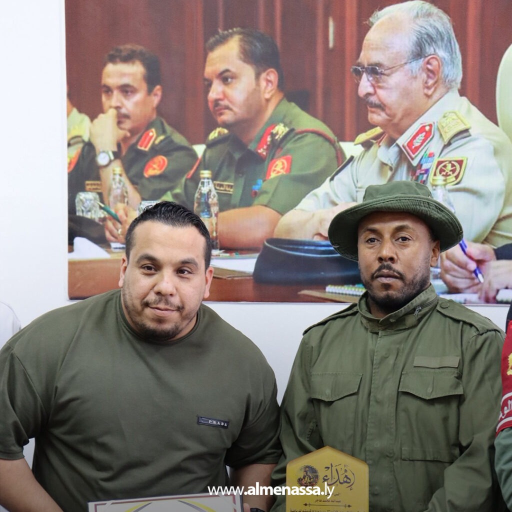 Extra 37.jpg111 37 الإتحاد العسكري أجدابيا يكرم البطل الليبي عبد الله هاجر بعد تتويجه بالمركز الأول في القوة البدنية