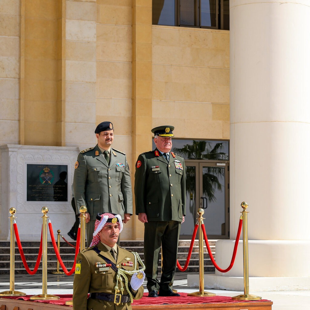 Extra 37.jpg8 37 رئيس الأركان العامة يصل عمان ويوقع اتفاقية تعاون عسكري مع الأردن