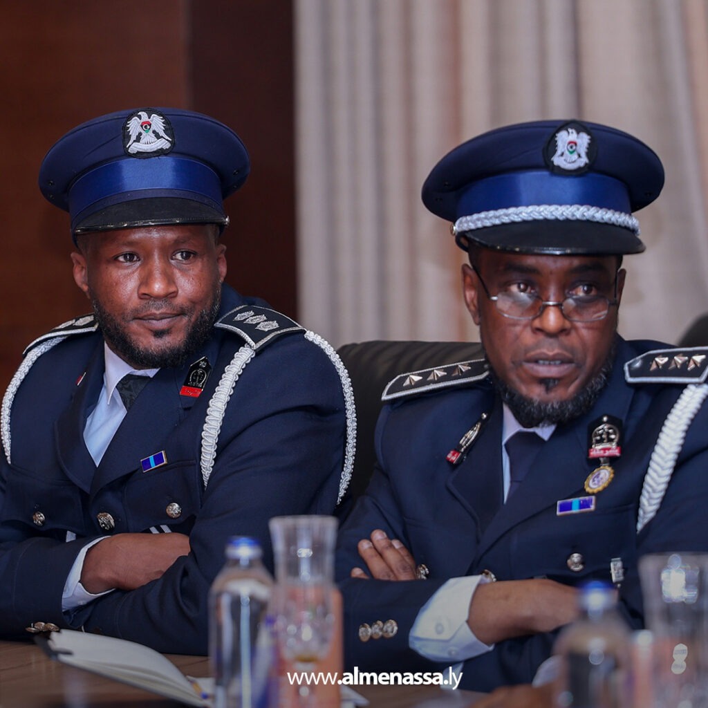 Extra 39.jpg7 39 رئيس الأركان العامة يشدد على أهمية التعاون بين القوات الأمنية والعسكرية بالجنوب