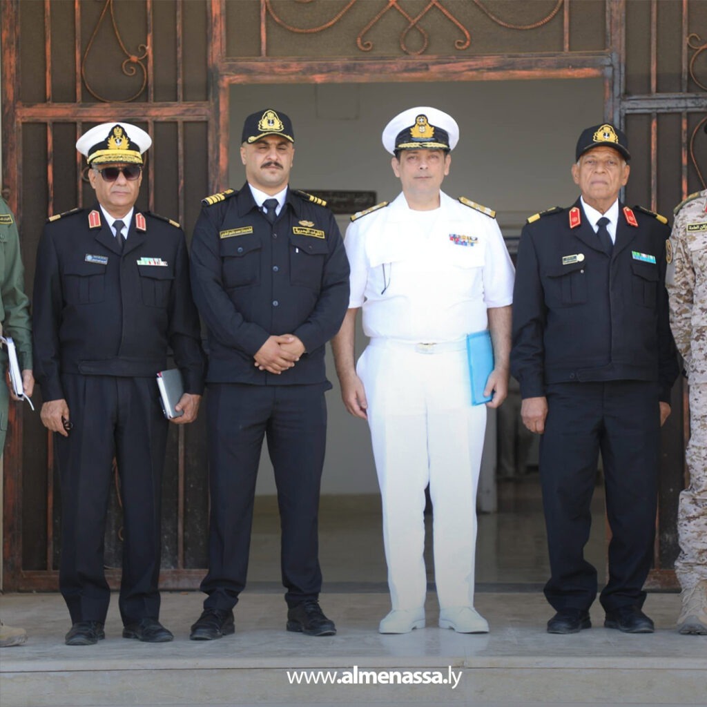 Extra 4.jpg18 4 رئيس أركان القوات البحرية يستقبل وفد حرس السواحل اليوناني في بنغازي