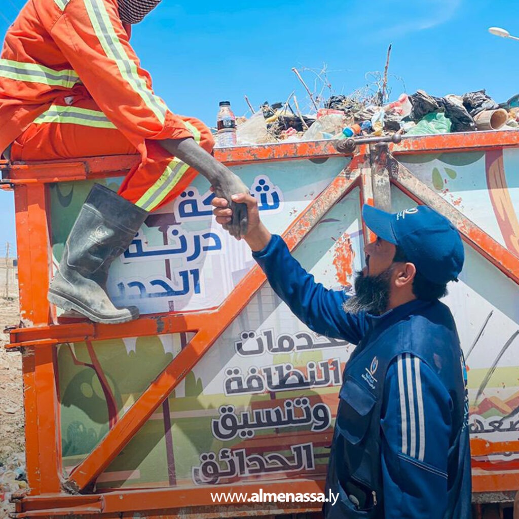 Extra 41.jpg111 41 الهيئة الليبية للإغاثة تنفذ مبادرة إنسانية لدعم عمال النظافة على طريق مرتوبة المطار