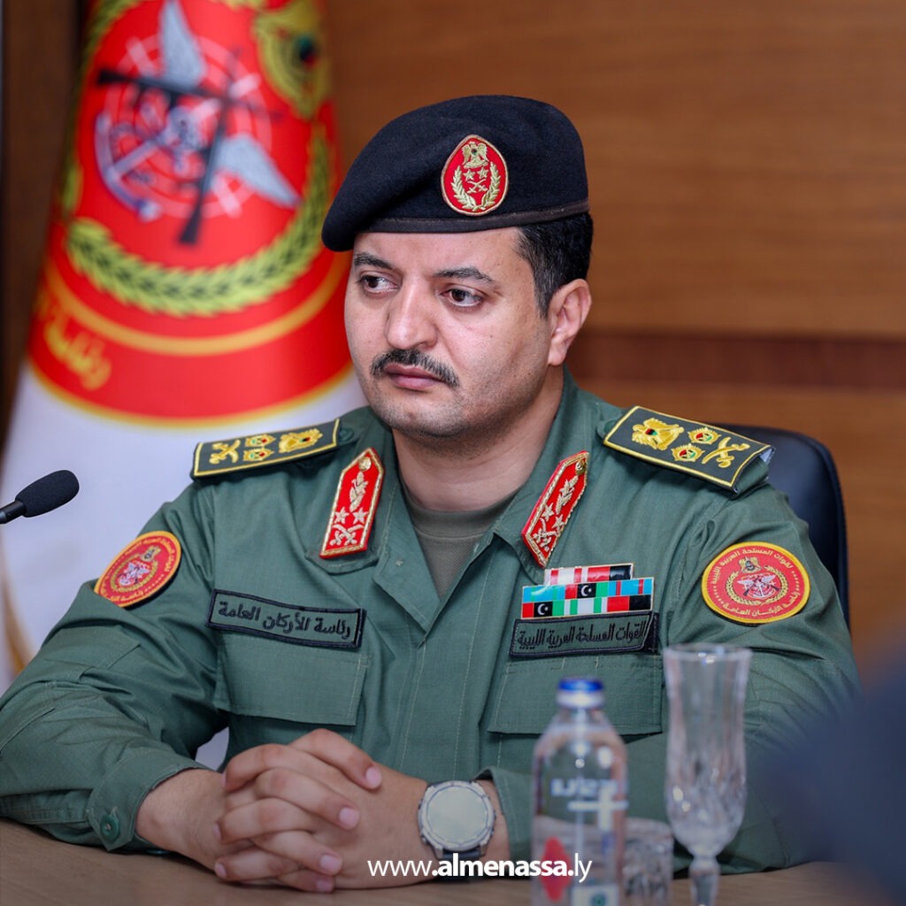 Extra 44.jpg6 44 رئيس الأركان العامة يشدد على أهمية التعاون بين القوات الأمنية والعسكرية بالجنوب